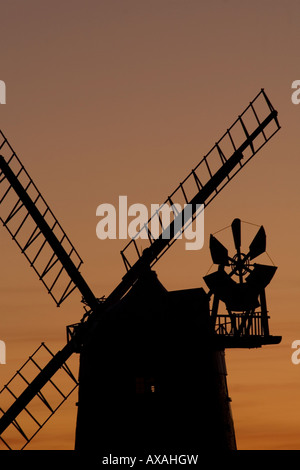 Burnham Overy windmill, Norfolk, Regno Unito al tramonto Foto Stock