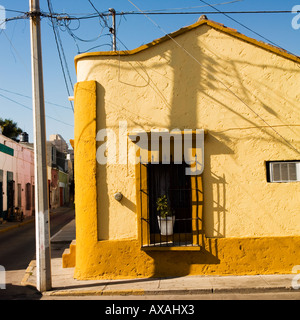 Colori luminosi di tropicale stile neo-classico caratterizzante architettura Sinaloan Foto Stock