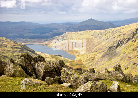 Seathwaite Tarn visto dalla banda di turbolenza Foto Stock