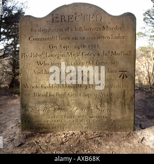 I marinai pietra vicino al patibolo collina segna il luogo di un omicidio nel 1786. Comune Hindhead, Surrey, Inghilterra, Regno Unito. Foto Stock