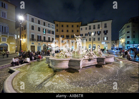 La Fontana del Moro di notte, Piazza Navona, Roma, Italia Foto Stock