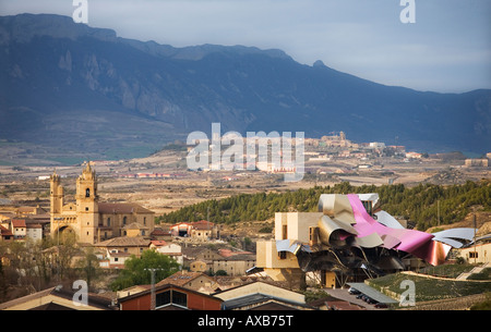 Bodegas Marques de Riscal in spagnolo La Rioja, realizzata dall'architetto Frank Gehry o, Elciego, Spagna, Europa Foto Stock