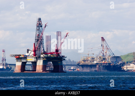 Costiera piattaforma di olio Foto Stock