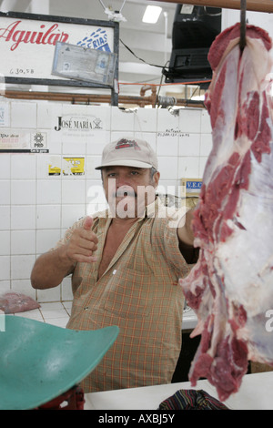 Il fornitore, mercato di carne, Valladolid, Messico Foto Stock