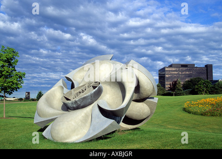 "Toro ORBICULARIS MAJOR' da John Newman, un alluminio Pezzo di arte per motivi di General Mills, Golden Valley, Minnesota. Foto Stock