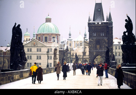 Repubblica Ceca Praga Ponte Carlo in inverno la neve Foto Stock