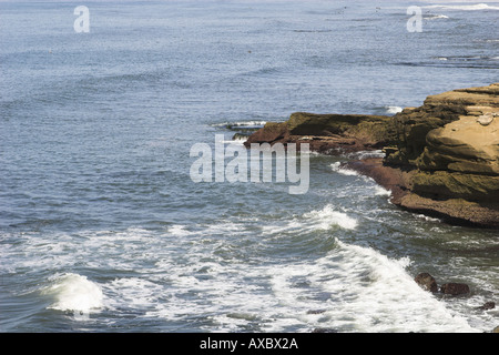 Rock e le formazioni di sabbia sulla spiaggia della California del Sud Foto Stock