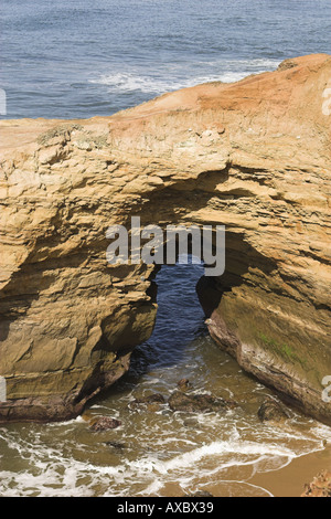 Rock e le formazioni di sabbia sulla spiaggia della California del Sud Foto Stock