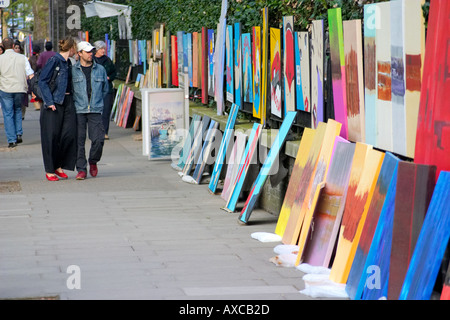 Arte Dipinti di artisti foto su Bayswater Road Exhibition Road Rd in Londra England Regno Unito Regno Unito Regno Unito Foto Stock