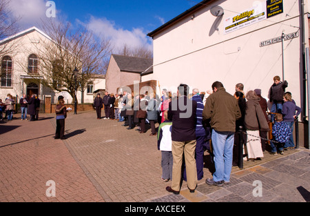 Blaenavon Consiglio delle Chiese Buon Venerdì aperto sul servizio parcheggio auto a Betlemme Corte Blaenavon Lancaster South Wales UK UE Foto Stock