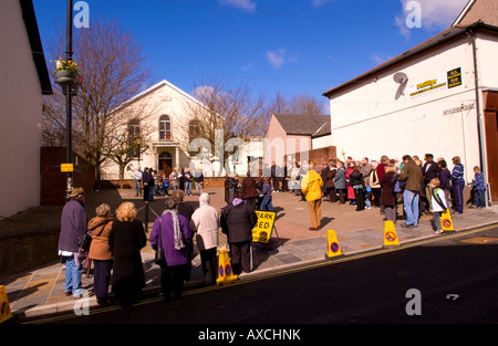 Blaenavon Consiglio delle Chiese Buon Venerdì aperto sul servizio parcheggio auto a Betlemme Corte Blaenavon Lancaster South Wales UK UE Foto Stock