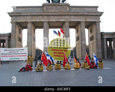 Greenpeace dimostrazione a Branderburger Tor Berlino Germania Foto Stock
