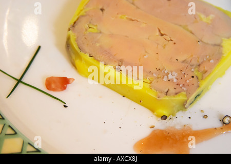 Il ristorante Le Clos du Roy. Una fetta di foie gras. Saint Emilion, Bordeaux, Francia Foto Stock