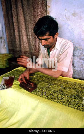 India Rajasthan artigianato Signor Meva blocco Ram stampa mediante processo di azoico Barmer Foto Stock