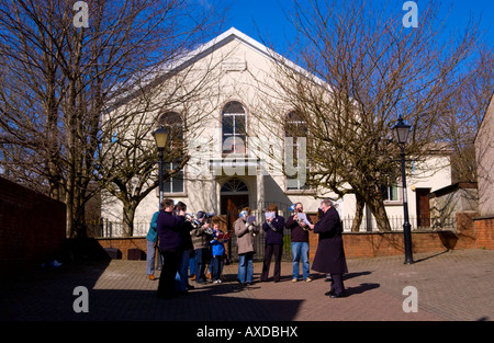 Blaenavon Consiglio delle Chiese Buon Venerdì aperto sul servizio parcheggio auto a Betlemme Corte Blaenavon Lancaster South Wales UK UE Foto Stock