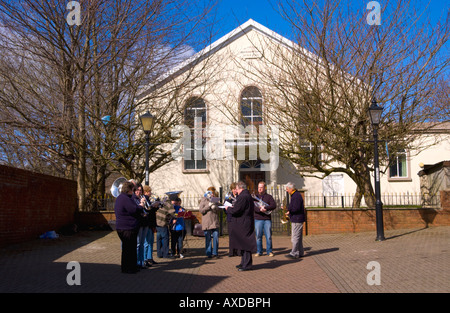 Blaenavon Consiglio delle Chiese Buon Venerdì aperto sul servizio parcheggio auto a Betlemme Corte Blaenavon Lancaster South Wales UK UE Foto Stock