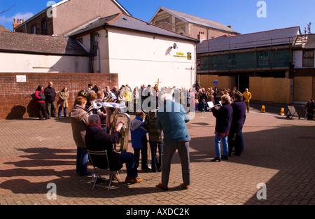 Blaenavon Consiglio delle Chiese Buon Venerdì aperto sul servizio parcheggio auto a Betlemme Corte Blaenavon Lancaster South Wales UK UE Foto Stock