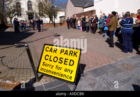 Blaenavon Consiglio delle Chiese Buon Venerdì aperto sul servizio parcheggio auto a Betlemme Corte Blaenavon Lancaster South Wales UK UE Foto Stock