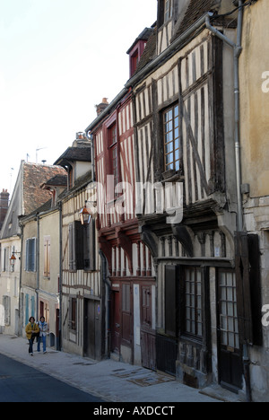 Rue Sous Murs in Auxerre in Borgogna Francia Foto Stock
