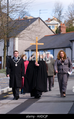 Blaenavon Consiglio delle Chiese processione del Venerdì santo di silenziosa testimonianza attraverso Blaenafon centro città Lancaster South Wales UK UE Foto Stock