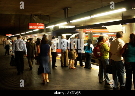 Ora di punta nella metropolitana, São Paulo, Brasile Foto Stock