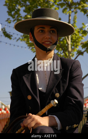 Feria de Abril , andaluso in costume tipico su un cavallo , Siviglia , Andalusia , Spagna , in Europa Foto Stock