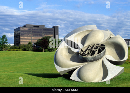 "Toro ORBICULARIS MAJOR' da John Newman, un pezzo di alluminio per motivi di General Mills, Golden Valley, Minnesota. Foto Stock