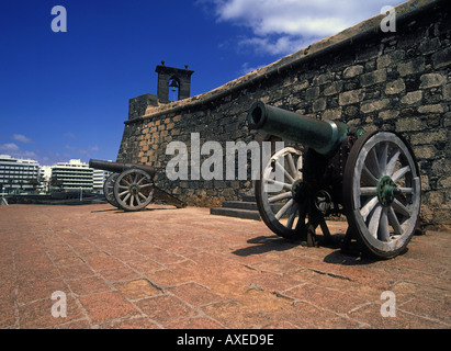 Dh Castello San Gabriel ARRECIFE LANZAROTE cannoni e delle mura del castello Foto Stock