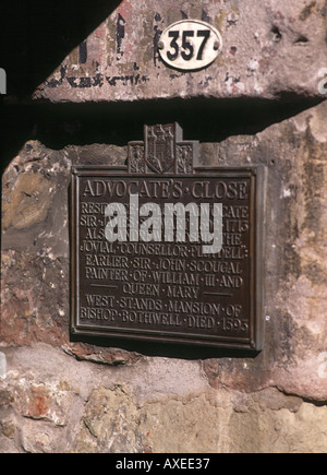 Dh avvocati vicino Royal Mile di Edimburgo avvocati Signore segno di ottone piaga muro di pietra high street si chiude Foto Stock