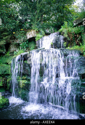 Cascata; il castello di Hever; kent ; Inghilterra ;uk; Foto Stock