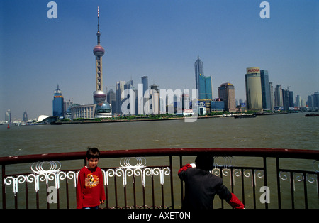 Bella Shanghai parte moderna di Pudong visto dal Bund Foto Stock