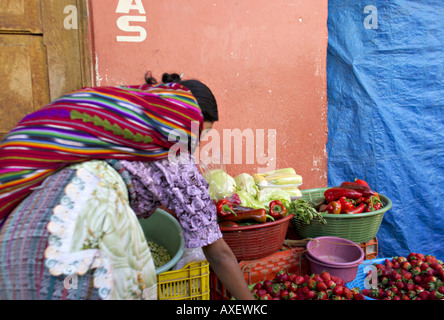GUATEMALA CHICHICASTENANGO il più grande mercato indigeno in Guatemala è il mercato a Chichicastenango Foto Stock