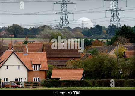 SIZEWELL B PWR CENTRALE NUCLEARE SUFFOLK Inghilterra visto qui dal villaggio KNODISHALL Foto Stock