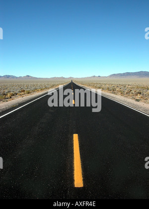 Autostrada extraterrestre, Hwy 375, vicino a Rachel Nevada USA Foto Stock
