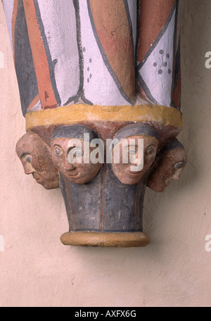 Linz am Rhein, alte Katholische Pfarrkirche San Martin, Konsole am Nordportal Foto Stock