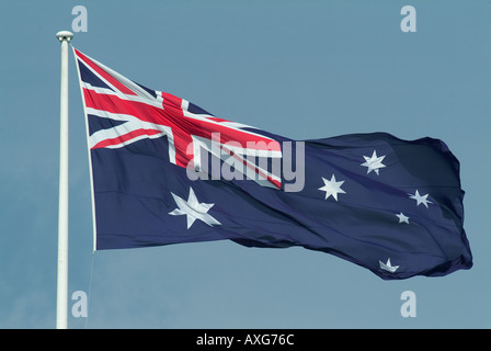 Bandiera australiana battenti nel vento Foto Stock