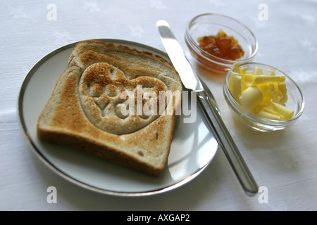 Toast con un "ti amo' impressione con burro e marmellata. Foto Stock