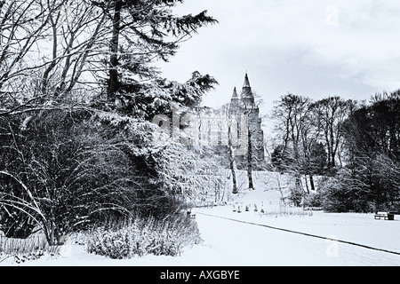 St Machars cattedrale, Aberdeen Scotland avvolta da un inverno di paesaggi innevati Foto Stock