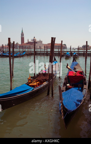 Vista dal molo (Pier) nr St Marks Square attraverso canale della Giudecca verso l'Isola di San Giorgio Maggiore, Venezia, Italia Foto Stock