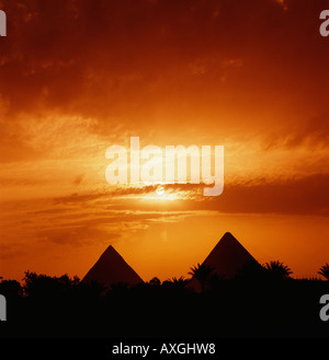 Le piramidi al tramonto, Egitto Foto Stock