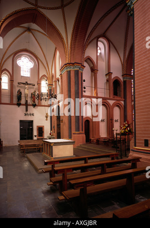 Sinzig, Pfarrkirche San Pietro, Blick von Süden in die Vierung Foto Stock