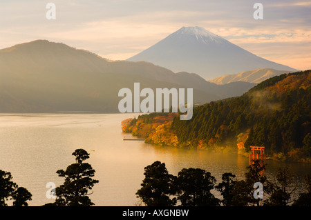 Lago e Monte Fuji, Honshu, Giappone Foto Stock