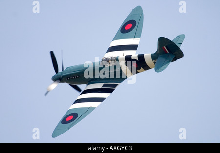 Il Supermarine Spitfire PR 19 XIX PS890 ricostruito con controrotanti motore Merlin Foto Stock