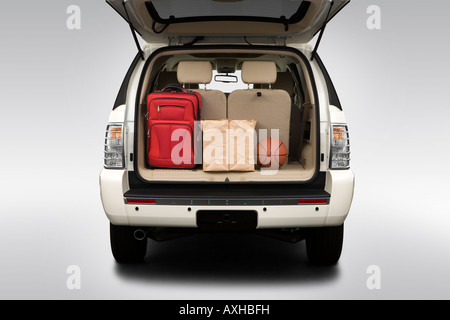 2008 Alpinista di mercurio Premier in beige - Puntelli di trunk Foto Stock