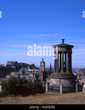 Dugald Stewart monumento situato sulla cima di Calton Hill , Edimburgo si affaccia sulla città e sul castello. Foto Stock