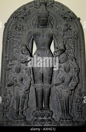 Statua del dio Vishnu , XII secolo D.C. , il Bengala Occidentale , Museo di Kolkata Foto Stock