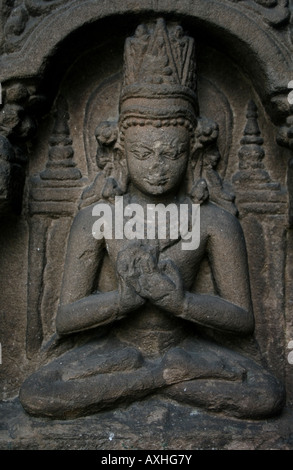 Statua di buddista uno illuminato - Bodhisattva o essendo illuminata , IX secolo D.C. , Uttar Pradesh , Museo di Kolkata Foto Stock