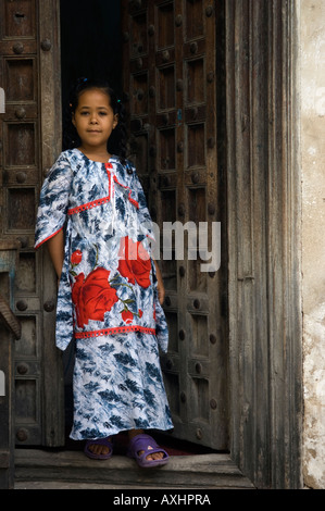 Tanzania Zanzibar Stone Town intagliate tradizionalmente porta Zanzibar Foto Stock