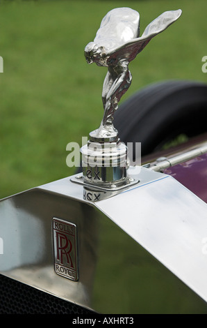 Flying lady e la classica griglia cromata di un vintage Rolls-Royce Automobile Foto Stock