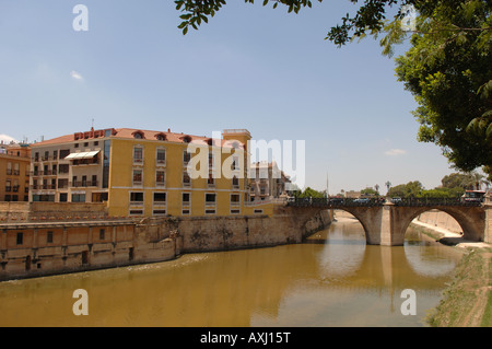 Puente Viejo oltre il fiume Segura in Murcia Spagna Foto Stock